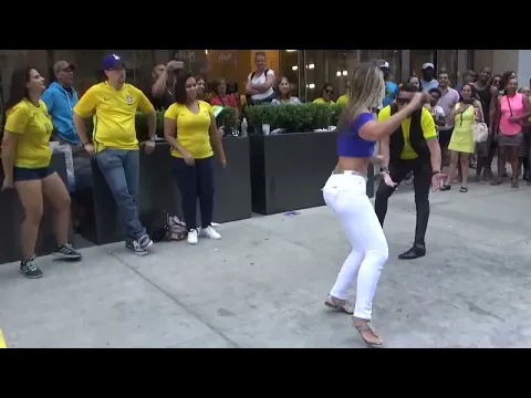 Download MP3 BRAZILIAN GIRL DANCES A BRAZILIAN SAMBA STREET DANCE AT BRAZILIAN CARNIVAL CULTURE PARTY NEW YORK