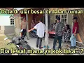 Download Lagu RUMAH WARGA INI TIBA-TIBA DI DATANGIN ULAR BESAR WADUH LEWAT MANA YA ULAR INI..?