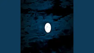 غمضت عيني دندنها