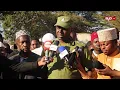 ASKARI WA ARUSHA AONGEA KWA BUSARA MAKABURINI MAZIKO YA KIJANA ALIYEUAWA NA ASKARI, POLISI NI RAFIKI