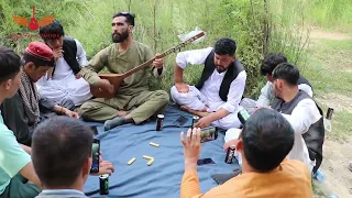 آهنگ هزارگی طنزی خلیفه ایسته کو در جمع بچه های جاغوری 