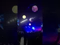 Video di KATY PERRY GETS STUCK IN THE AIR AT HER CONCERT IN NASHVILLE