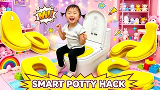 The baby goes to the toilet by themselves without being afraid of getting dirty.