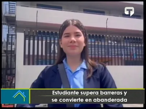 Estudiante supera barreras y se convierte en abanderada