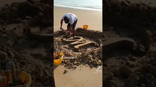 نحت حرف M على الرمل ثلاثي الابعاد 3D 