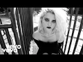 Sky Ferreira - Everything Is Embarrassing
