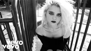 sky ferreira everything is embarrassing