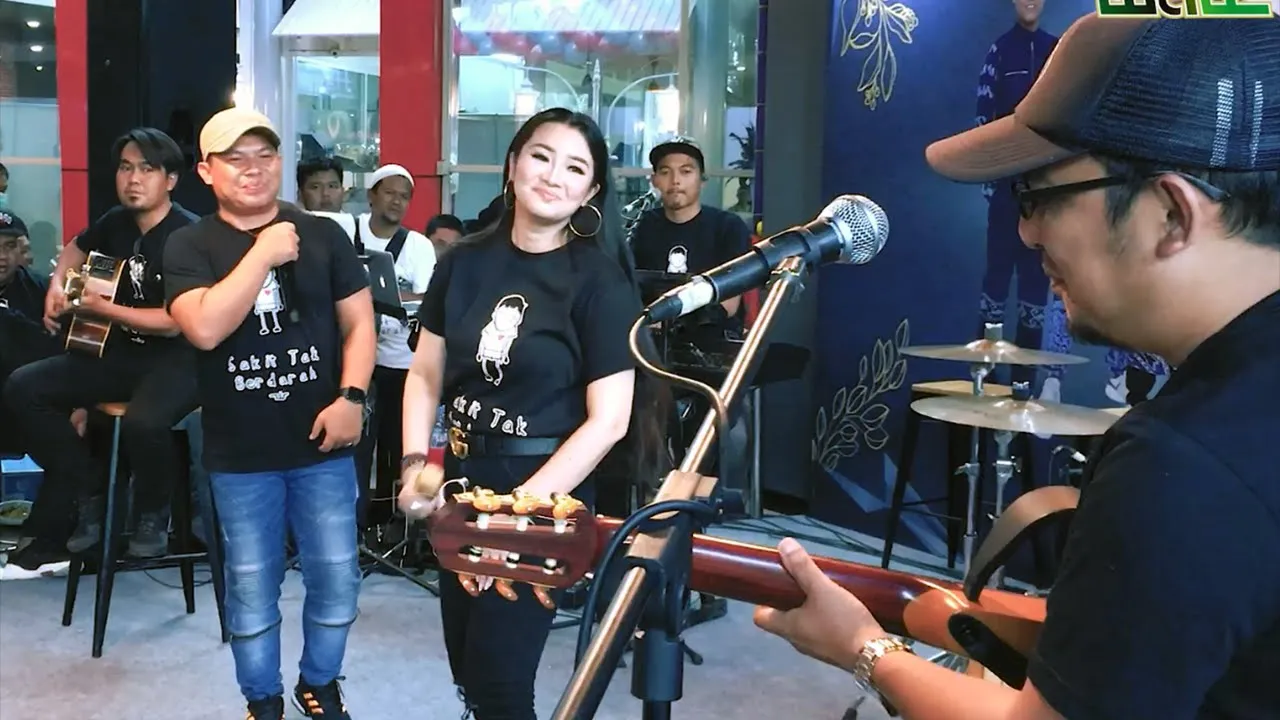 
          
          
          
            
            Wali & Fitri Carlina - Sakit Tak Berdarah (Launching Album Wali 20.20) Live
          
        . 