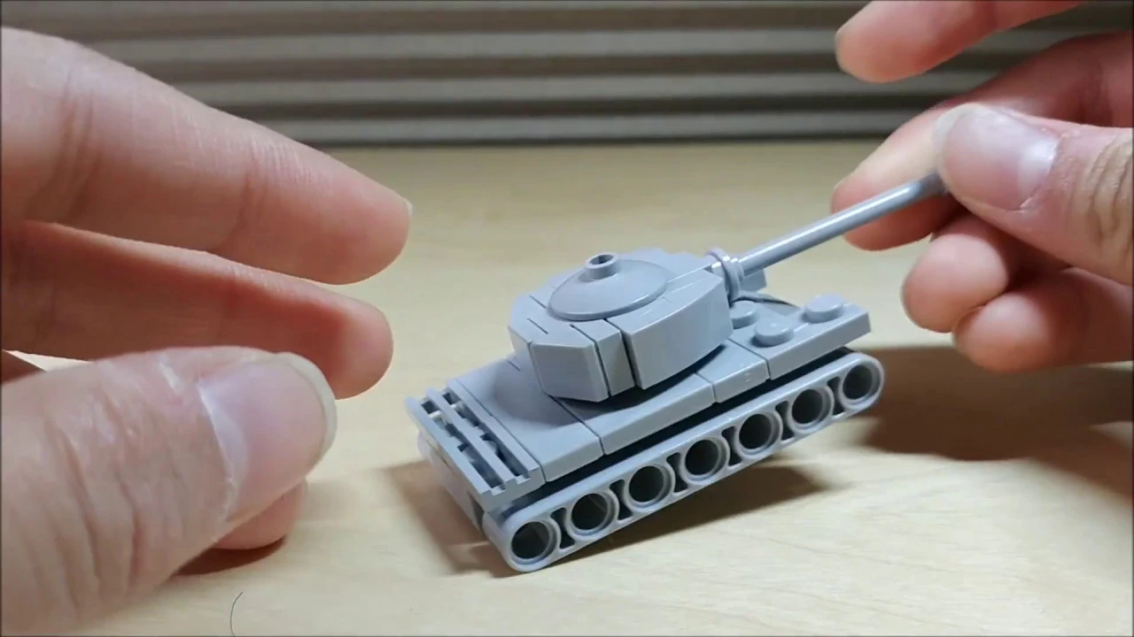 SCORPION VS RC MINI TANK!. 