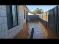 Download Lagu Gloednieuw huis onder water door rioolwater, dus belden ze mij.