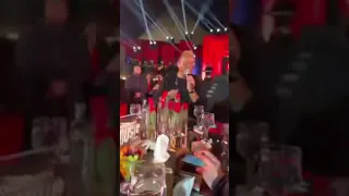 الهضبة عمرو دياب و أغنية بتحبني لا بتهزر    دندنها