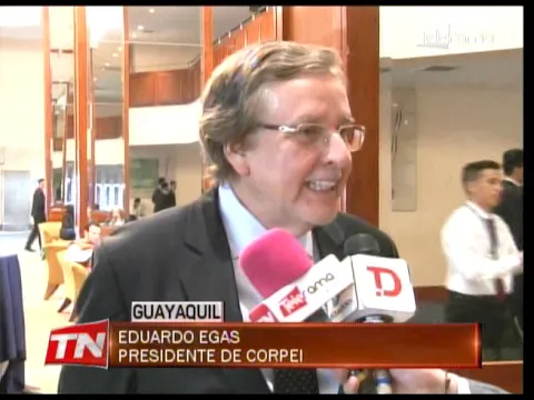Ecuador busca alternativas para mejorar situación económica