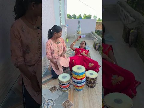 ￼ Auntie, mujhe Damru Dena