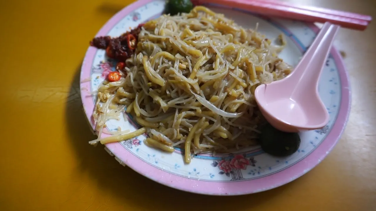 Famous Golden Mile Fried Hokkien Prawn Mee, Long House Lim Kee Beef Noodles @Golden Mile Food Centre