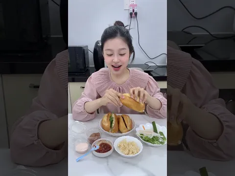 Thèm bánh mì quá trời rồi....#lehuynhbaongoc