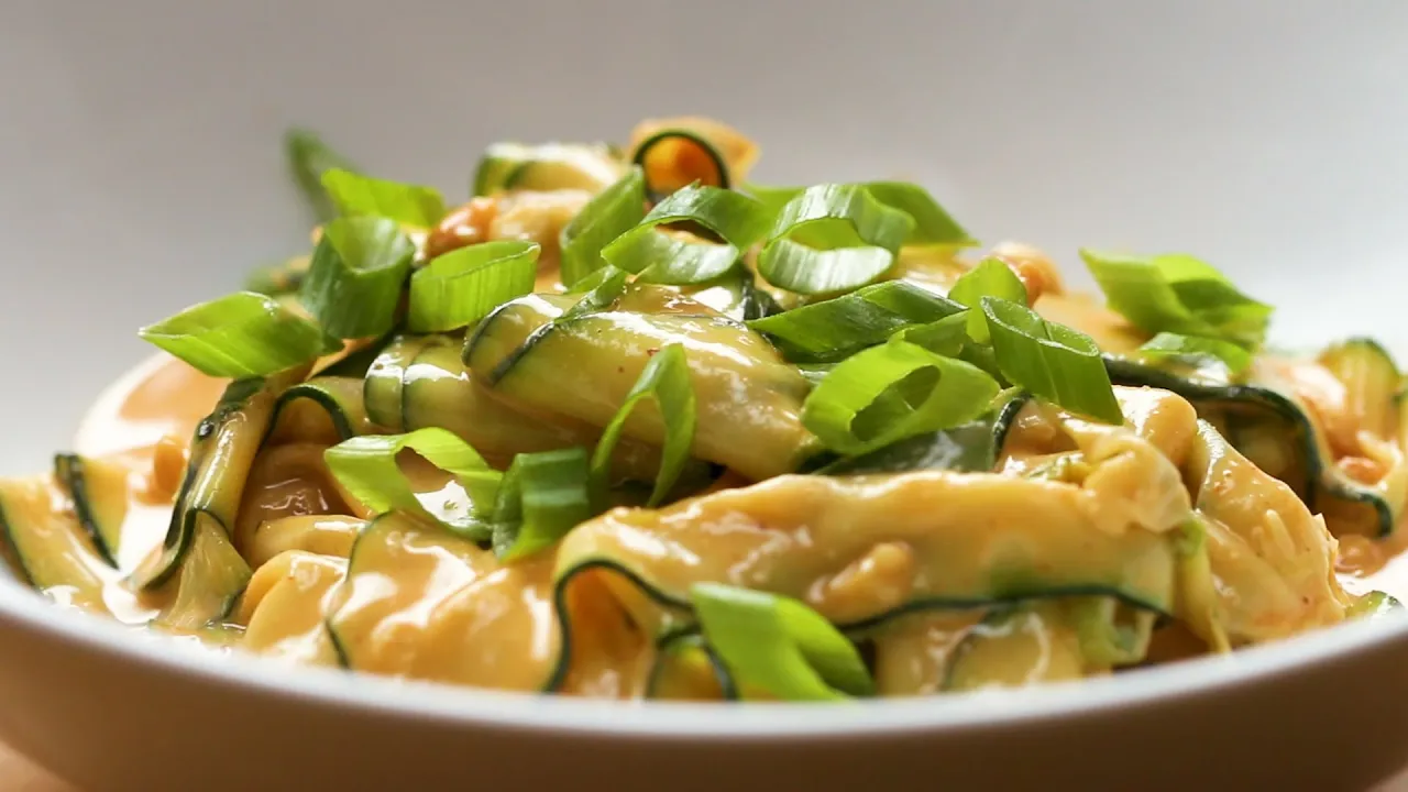 Zucchini Noodles with Creamy Avocado Lime Dressing I Gluten-Free +Vegan Spiralizer Recipe