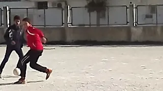 ممارسة الكورة القدم في الحي الفراشيش فيديو لا يفوتك 3 