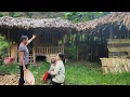 Download Lagu Een alleenstaande moeder en een jongen die door hun ouders in de steek is gelaten, krijgen van een