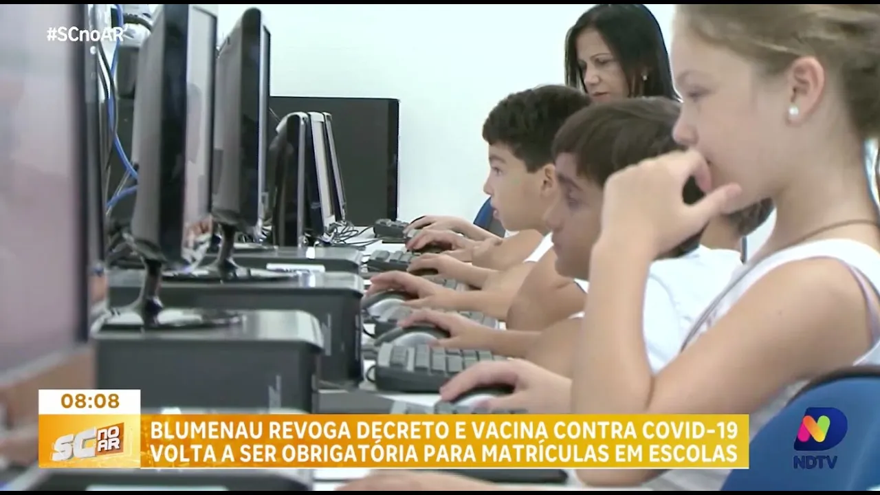 Blumenau revoga decreto e vacina contra Covid-19 volta a ser obrigatória para matrículas em escolas