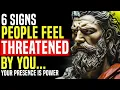 6 signalen dat je mensen intimideert zonder dat je het beseft — Stoïsche Wijsheid