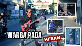 Pengendara Sampai Melongo! Aksi Gitaris Dangdut di Pinggir Jalan