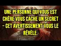 Lagu UNE PERSONNE QUI VOUS EST CHÈRE VOUS CACHE UN SECRET – CET AVERTISSEMENT VOUS LE RÉVÈLE.