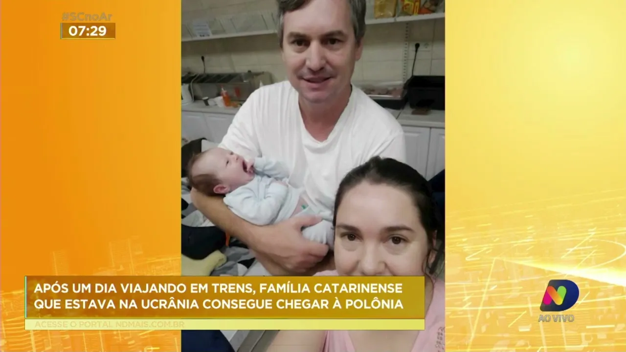 Após um dia viajando em trens, família catarinense que estava na Ucrânia consegue chegar à Polônia