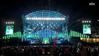 حسين الجسمي   أما براوه   في حفل افتتاح مهرجان دبي للتسوق في برج بارك وسط مدينة دبي دندنها