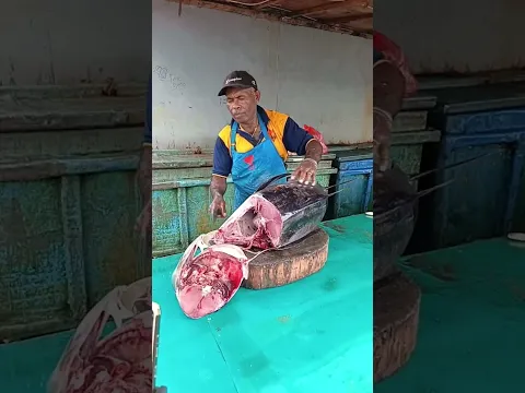 Big yellowfin tuna cutting skills by uncle Yakop #trendingshorts #tuna_fish_cutting  #fyp  #nelayan