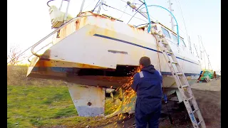 #36 – Cutting a BIG HOLE in our boat 😱 Let the WELDING begin: Sailboat restoration