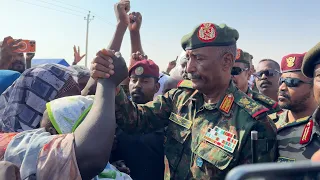 رئيس مجلس السيادة يزور مراكز إيواء نازحي الفاشر بمدينة الدبة 