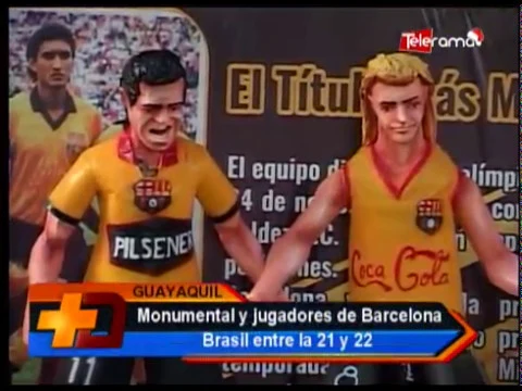 Monigotes deportivos se exhiben en calle 6 de Marzo