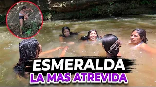 Esmeralda salió muy atrevida con las chicas.