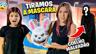 FORMOS PERSEGUIDO NO HOTEL PELO COELHO MALVADÃO E TIRAMOS A MASCARA DELE*será que vimos o rosto?