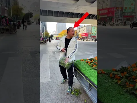 Man Used A Smart Trick To Sell His Fruit