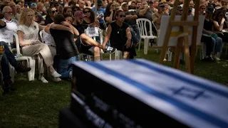 بحضور الرئيس هرتسوغ إسرائيل تقيم جنازة لرهينة عادت جثته من غزة 