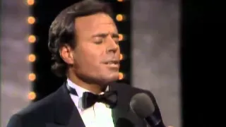 Willie Nelson, Julio Iglesias - To All The Girls I've Loved Before