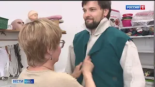 Корреспондент «Вестей Омск» принял участие в контрольной примерке гарнизонной формы 18 века
