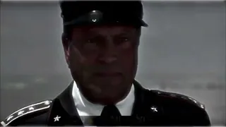 جندي ايطاليا يظرب تحيه لي أسد الصحره عمر المختار   دندنها