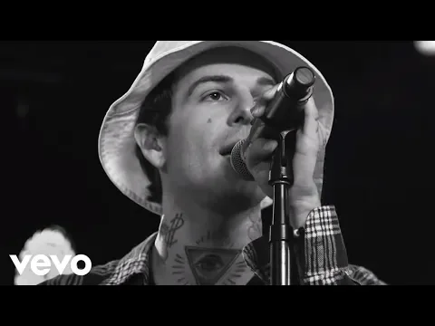 Download MP3 The Neighbourhood - Sweater Weather (Live)