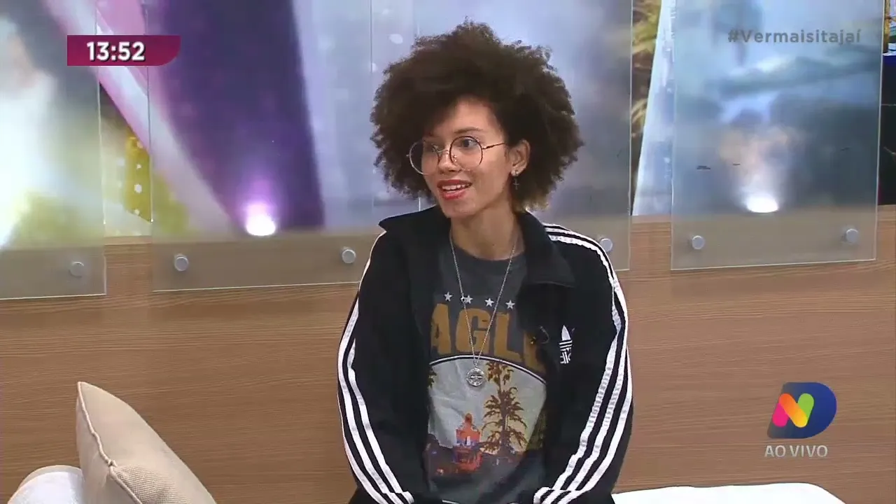 Conheça um pouco da carreira da cantora Sahra Stamm