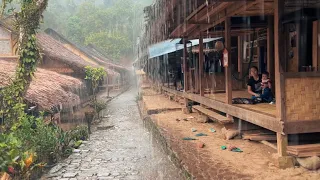 Download Hujan Deras Mengguyur Desa Kanekes, Menambah Suasana Semakin Syahdu Di Baduy | Marsya Ngasih Makan MP3