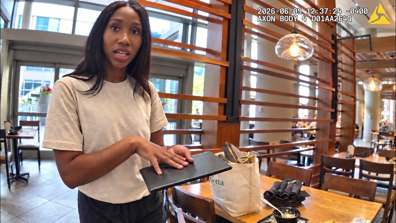 Woman Refuses to Pay for Her Food at the Airport: video thumbnail