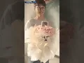 穿回高中時代，拒絕追校花轉頭靠前世金曲賺錢，一首歌賣三十萬，八分鐘寫出的情歌更讓天后砸下百萬！昔日女神還等他低頭道歉，高冷女神卻搶著給他當老闆娘！