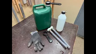 The screw-on pour spout.
