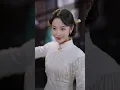 被綁著嫁給督軍，新婚就被當成玩物羞辱，還被扔去老宅伺候婆婆！他等了三年的未婚妻一回國，全府都等著看她讓位，誰知這位落魄格格，根本不是他們以為的小綿羊！