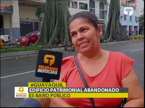 Edificio patrimonial abandonado es baño público