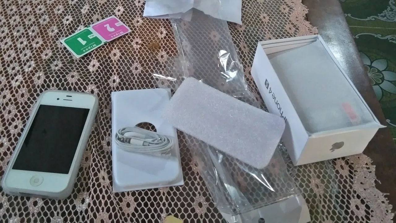 Gadget murah yang selalu bisa saya rekomenin ke orang lain :) - Mi band 5. 