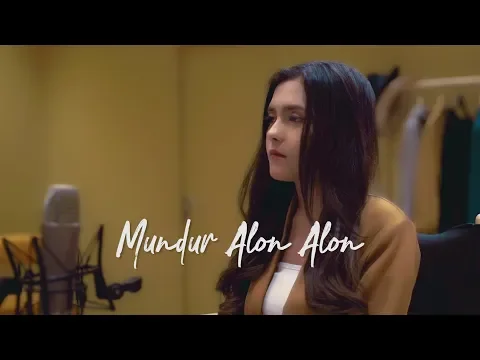 Download MP3 MUNDUR ALON ALON - ILUX ID ( Ipank Yuniar ft Ulfah Betrianingsih Cover \u0026 Lirik )