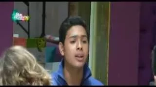 محمد شاهين يغنى تواشيح فى الاكاديمية وانصدام الطلاب بسبب صوتة الرائع دندنها